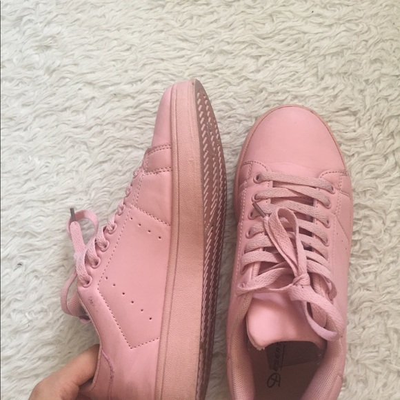 Pink tennis shoes sneakers - Picture 4 of 8